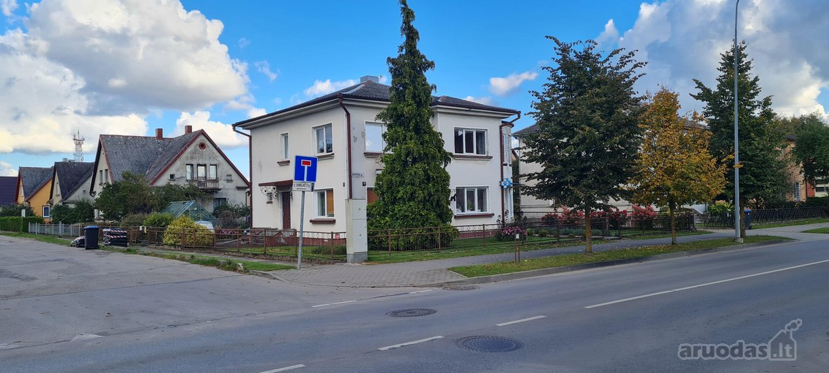 Parduodamas gyvenamo namo antras aukštas.