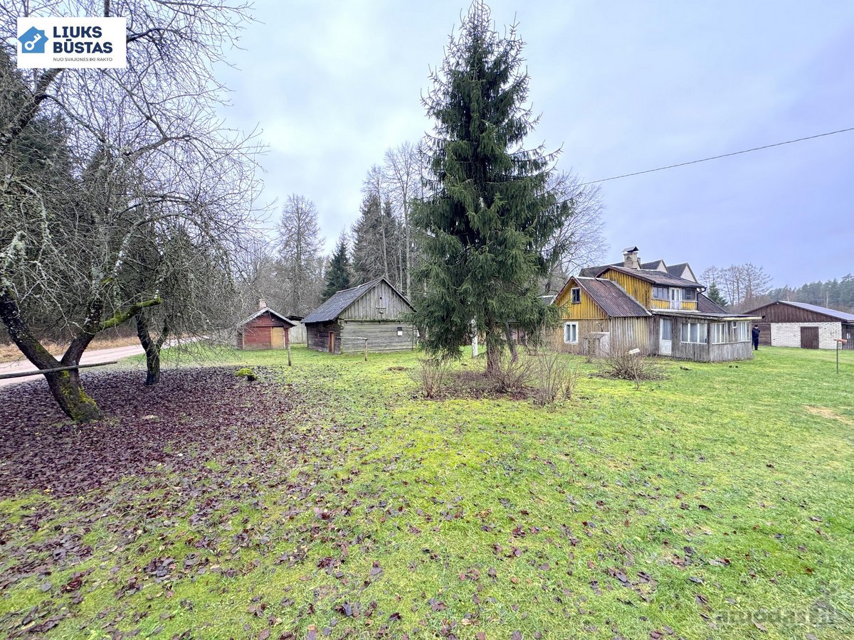 Parduodama sodyba su 10.5 ha sklypu, gražiame