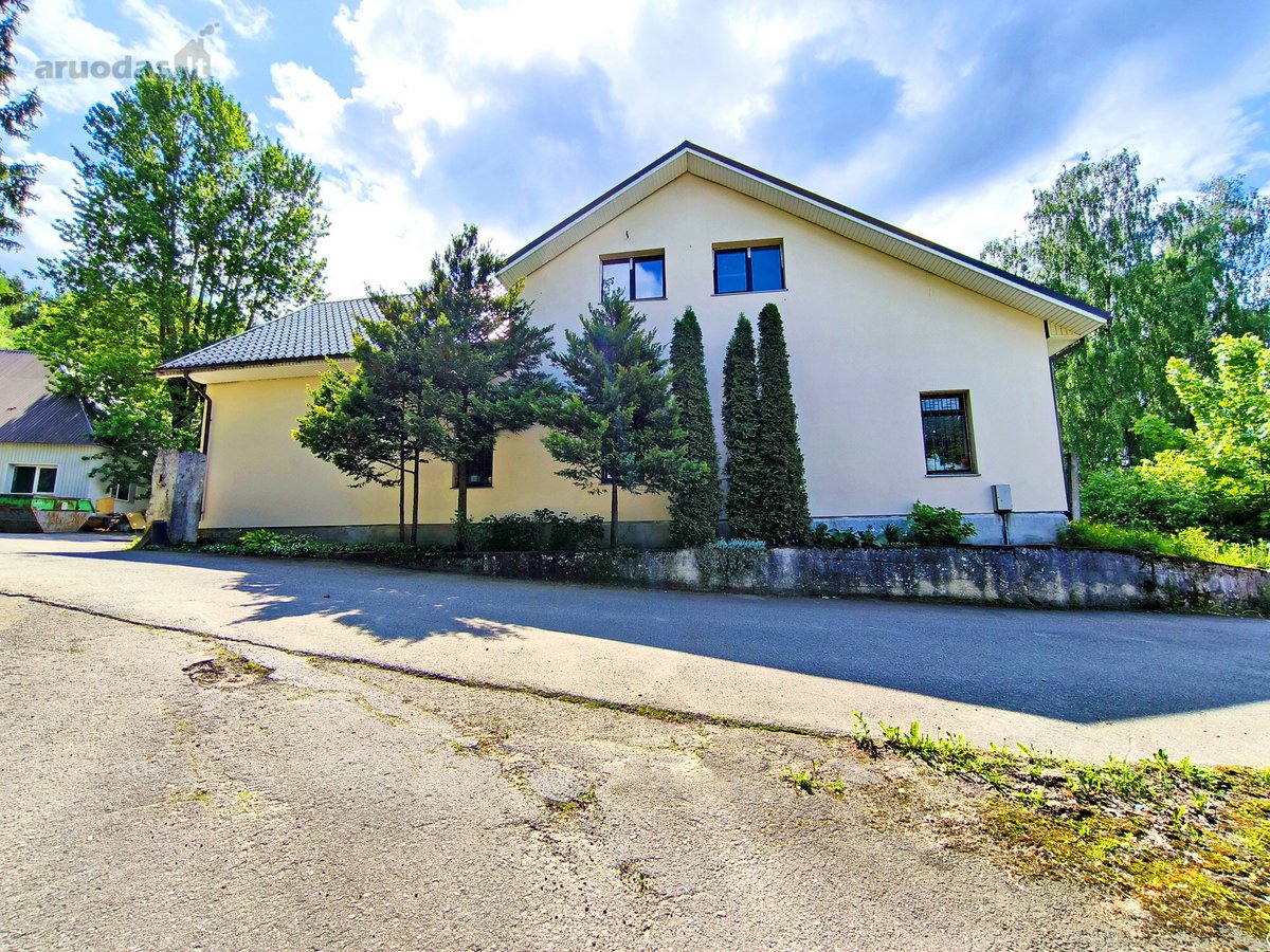 Parduodamas administracinis pastatas Rasų g.,