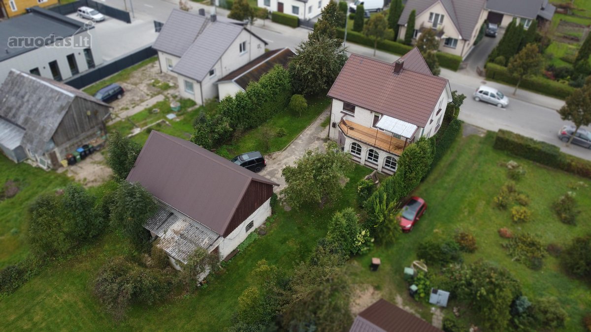 Parduodamas erdvus, dviejų aukštų mūrinis
