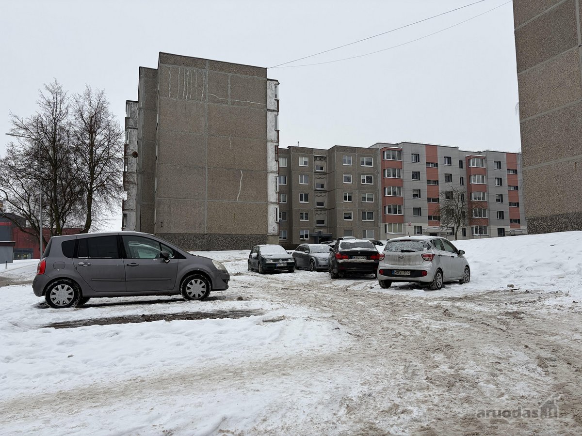 Parduodama asfaltuota aikštelė apie ( 250 m2