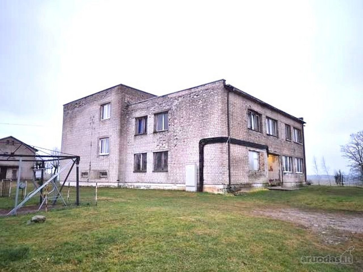 2 kambarių butas su dalimi tvarto