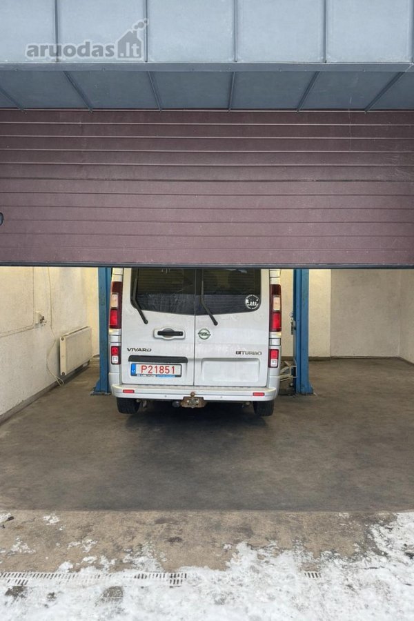 Autoserviso patalpos su keltuvais.