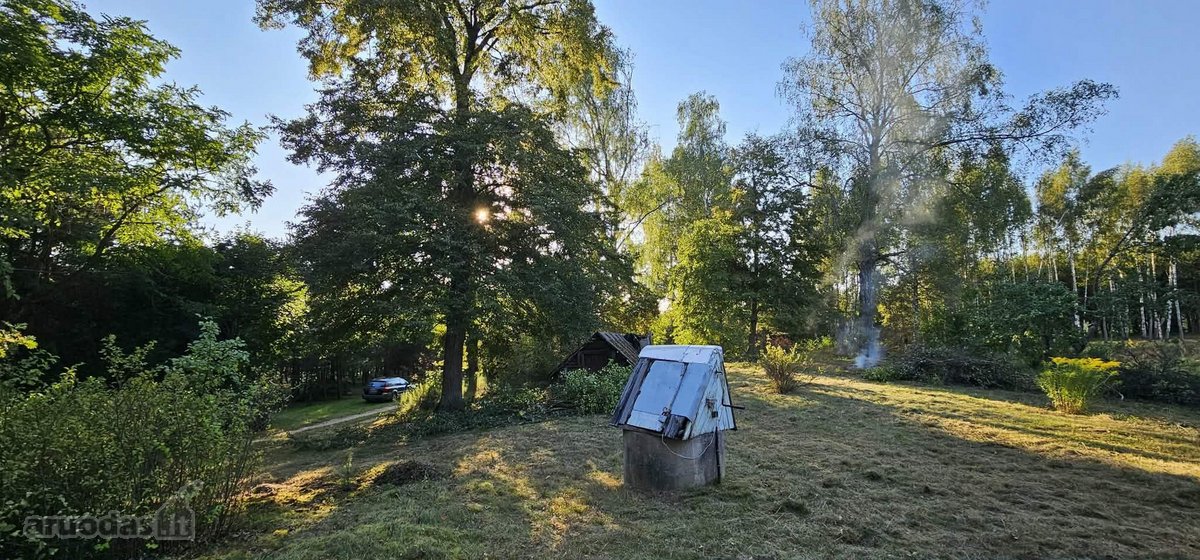 Parduodame seną rąstinę sodybą kartu su 72