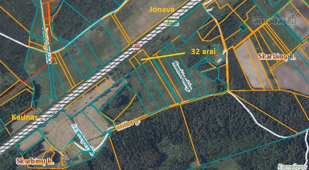Be privažiavimo. Ribojasi su keliu Kaunas-jonava.