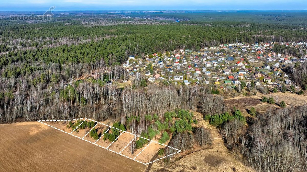 Parduodami 29 arų plotą sudarantys 3 namų
