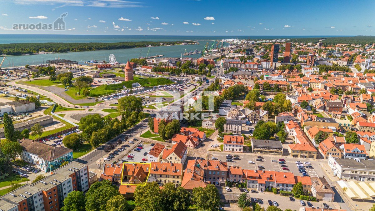 Parduodamas dviejų aukštų su antresole