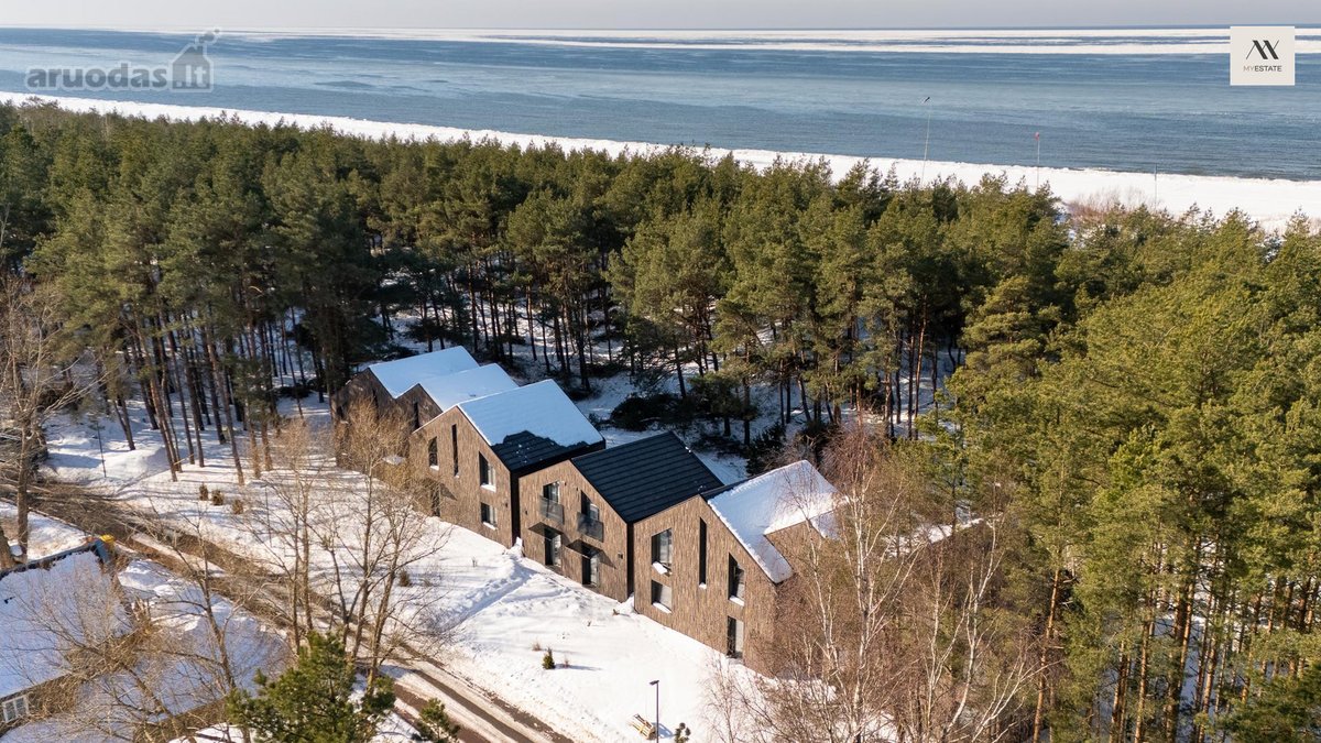 Ant kopų įsikūręs kotedžas - moderni