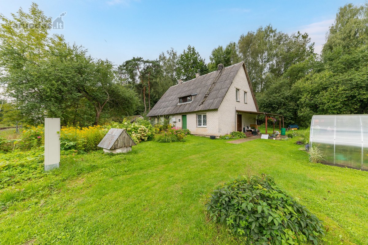 Salininkuose, Sakalaičių g. 6 parduodama namo
