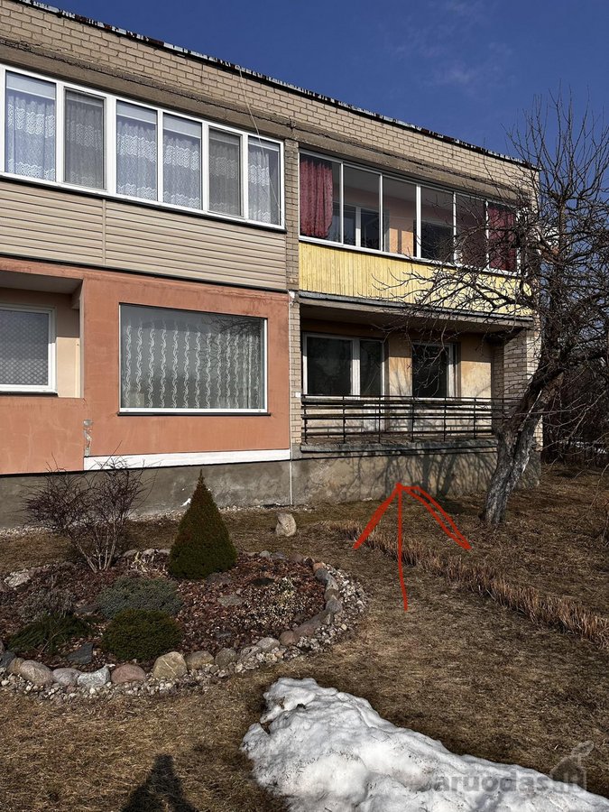 Butas yra labai ramioje vietoje, apie 0.5 km - nuotraukos Nr. 2