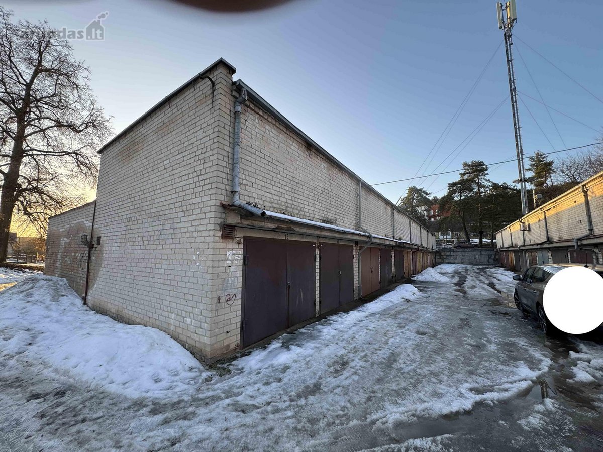 Parduodamas garažo boksas garažų masyve