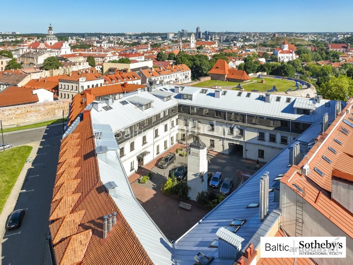 "Šviesūs, keturių miegamųjų apartamentai