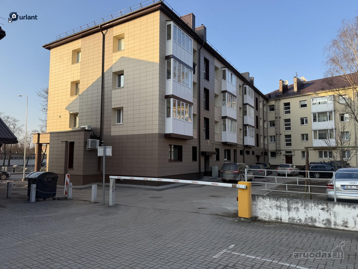 Renovuotame name, miesto centre, Žemaitės g.