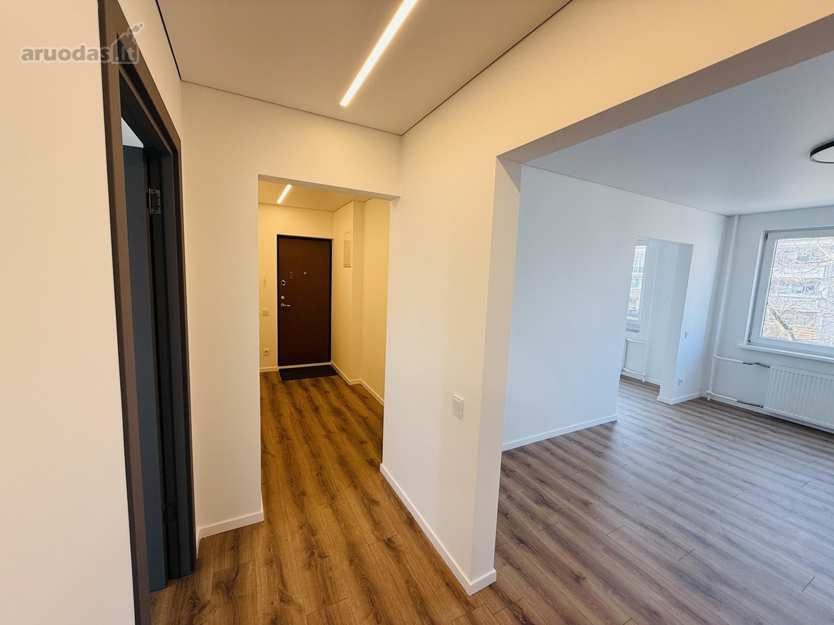 Parduodamas 4 Kambarių Erdvus Ir Šviesus