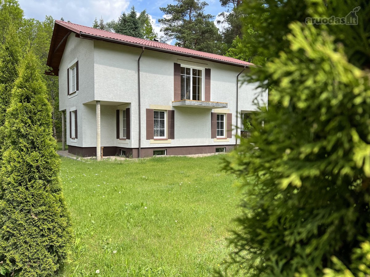 Parduodama erdvi sodyba išskirtinėje vietoje