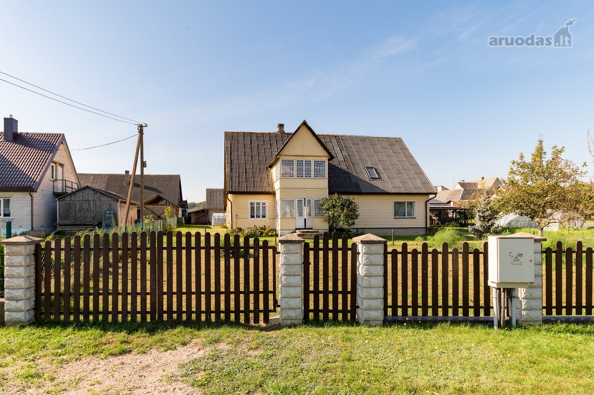 Parduodama 4 Kambarių Namo Dalis Kartu Su