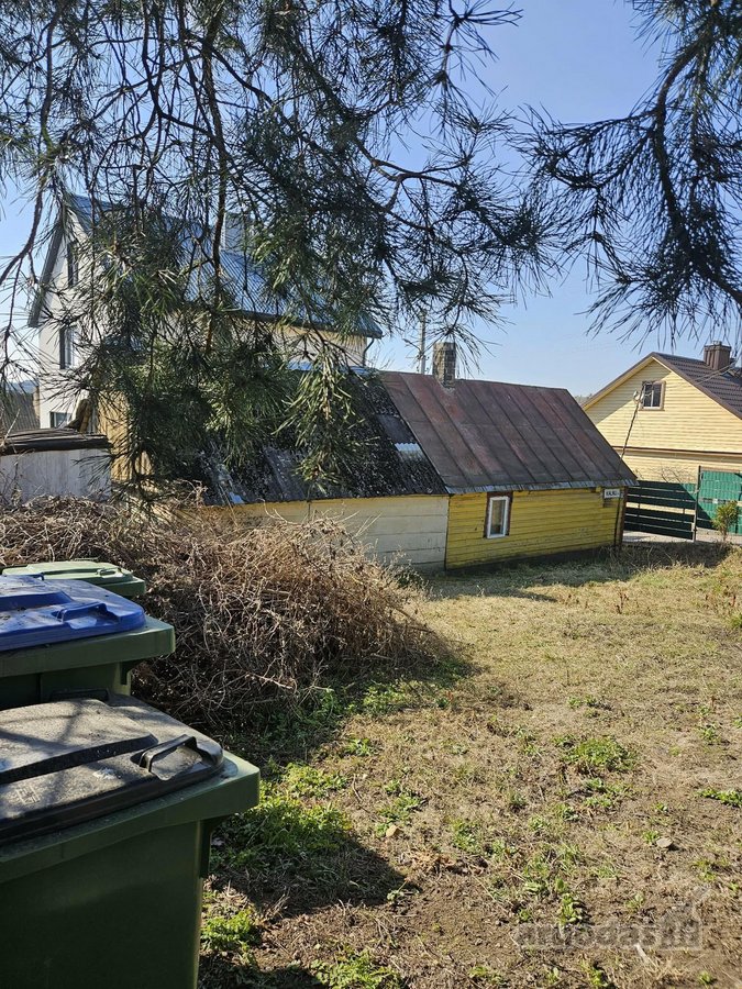 Parduodama 1/2 namo - 27kv. Ir 1,10a sklypo-