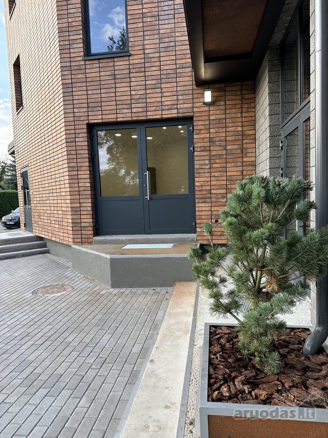 Prabangiai įrengtas 32 m² biuras su baldais – - nuotraukos Nr. 7