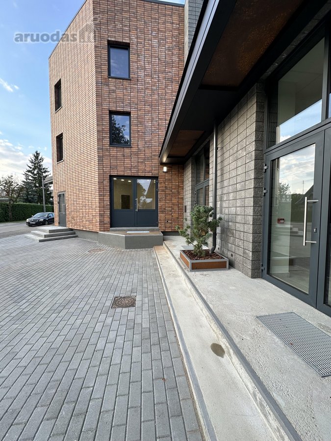 Prabangiai įrengtas 32 m² biuras su baldais – - nuotraukos Nr. 8