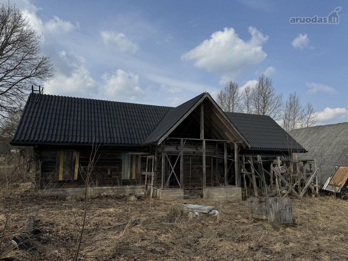 Parduodamas sklypas su sodyba ramioje vietoje
