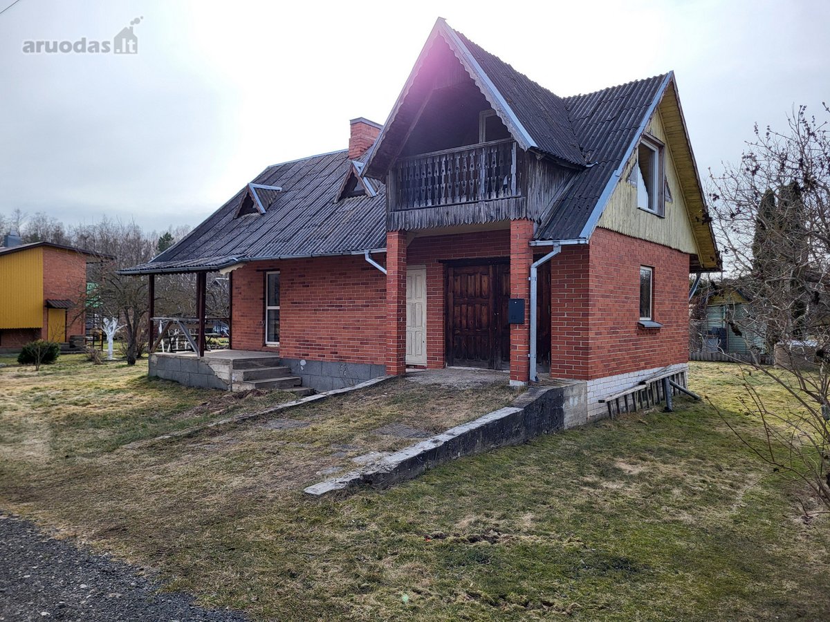 Parduodamas sodo namas, pradėtas rekonstruoti