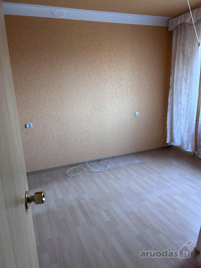 Parduodamas keturių kambarių butas su - nuotraukos Nr. 4