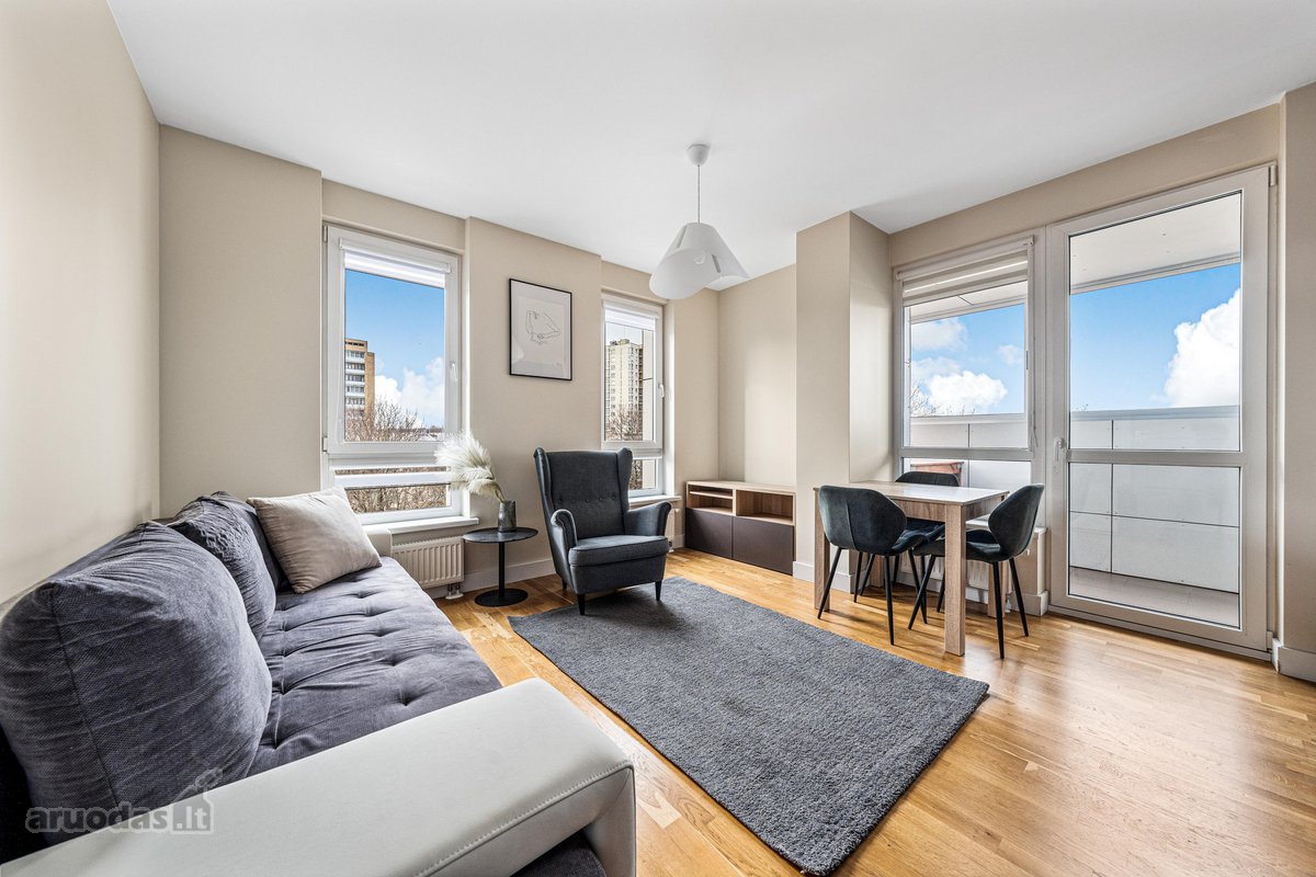 Parduodamas erdvus ir šviesus 3 kambarių