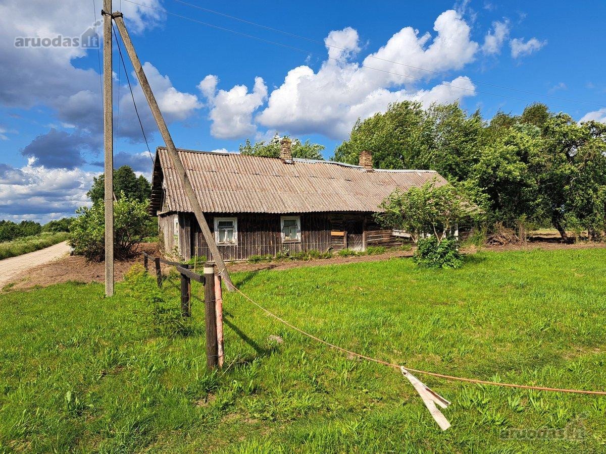 Parduodamas namų valdos žemės sklypas su