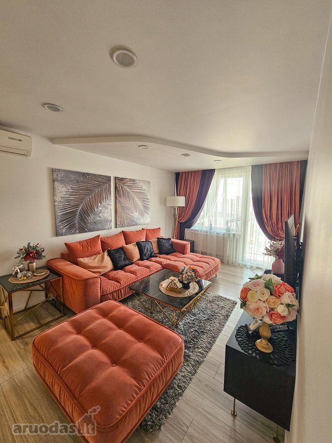 Parduodama su baldais ir visa buitine technika.