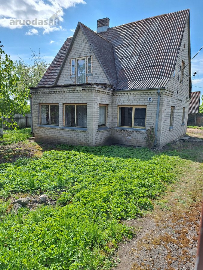 Parduodamas mūrinis namas su 25,5 arų sklypu