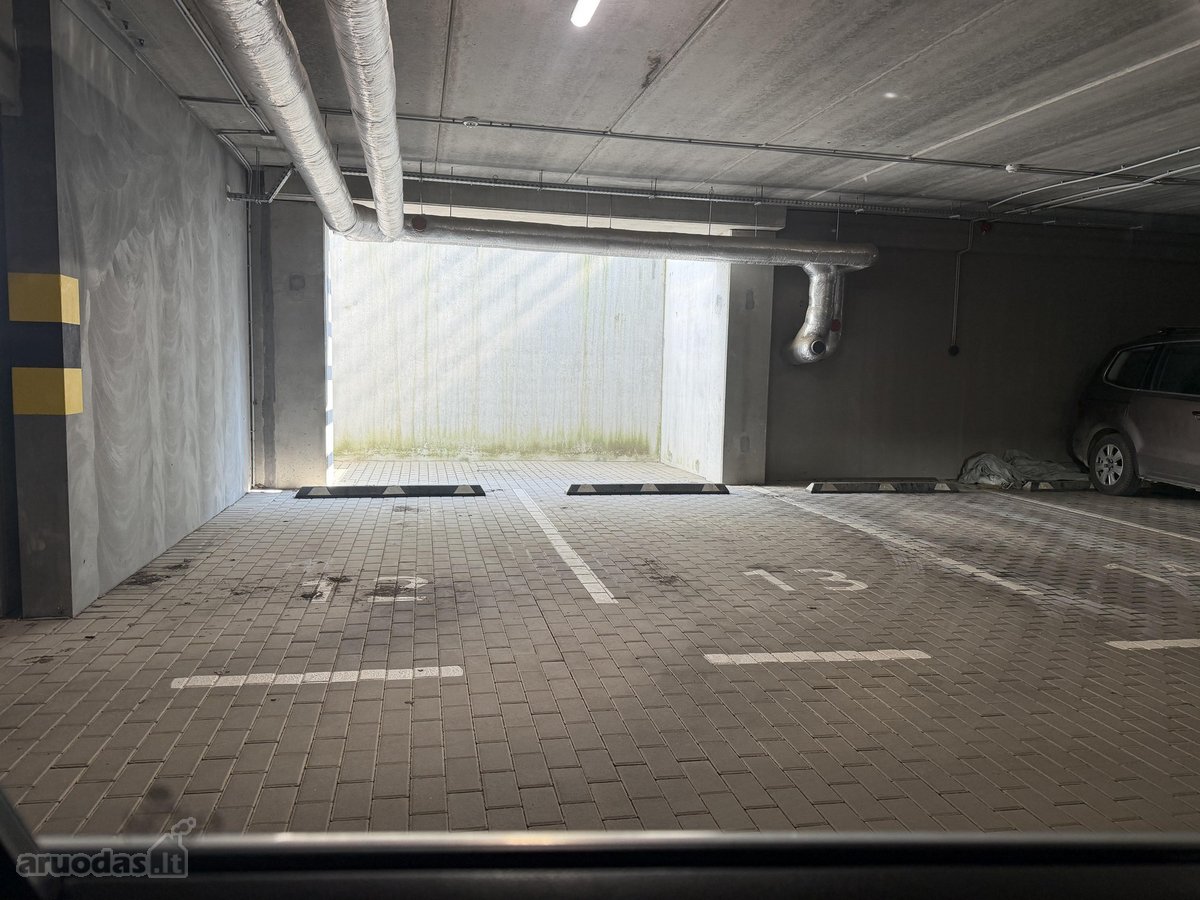 Parduodama požeminė parkavimo vieta. Vieta