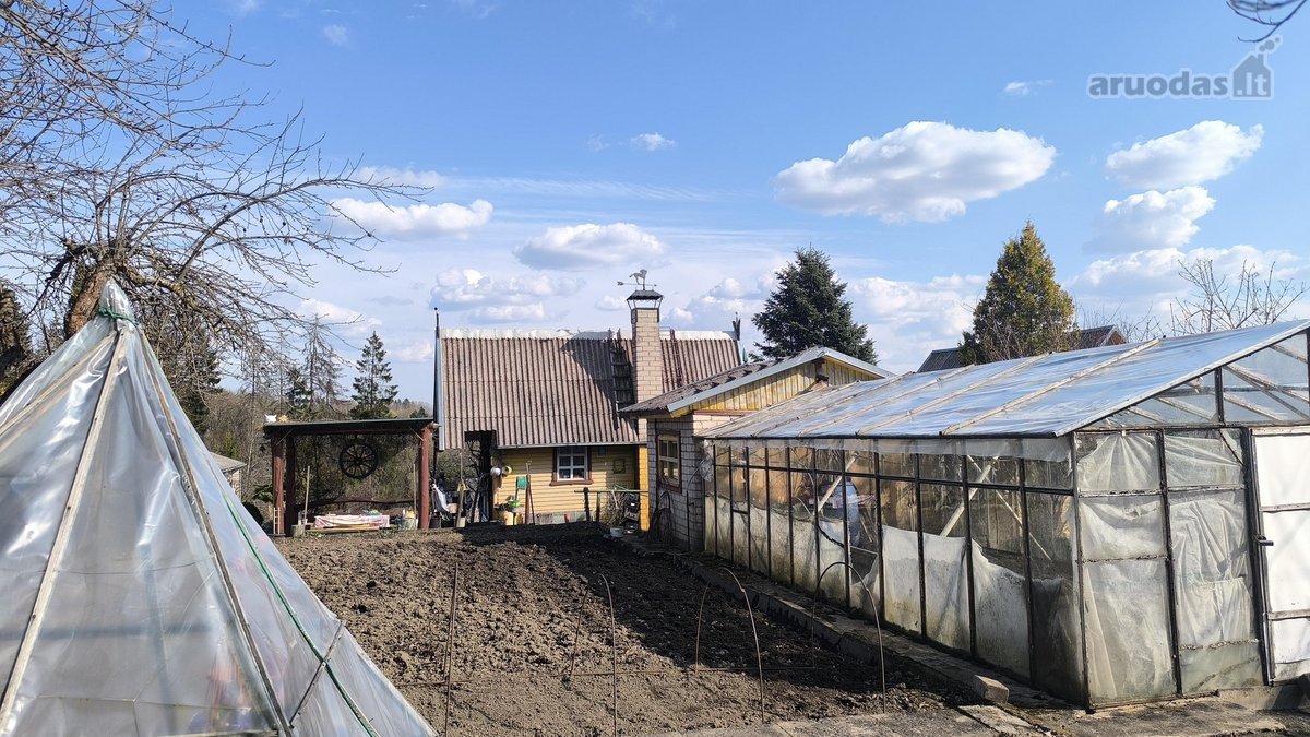 Šis unikalus sodo namelis pastatytas ant - nuotraukos Nr. 17