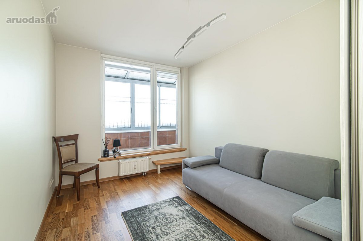 Parduodamas nestandartinis šviesus 4 kambarių - nuotraukos Nr. 21