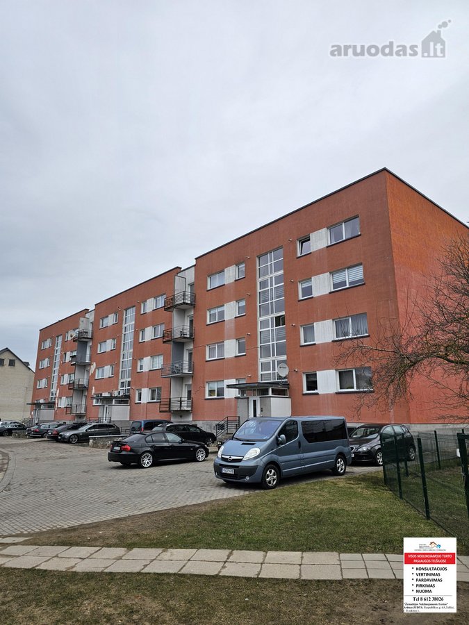 Parduodamas trijų kambarių butas adresu