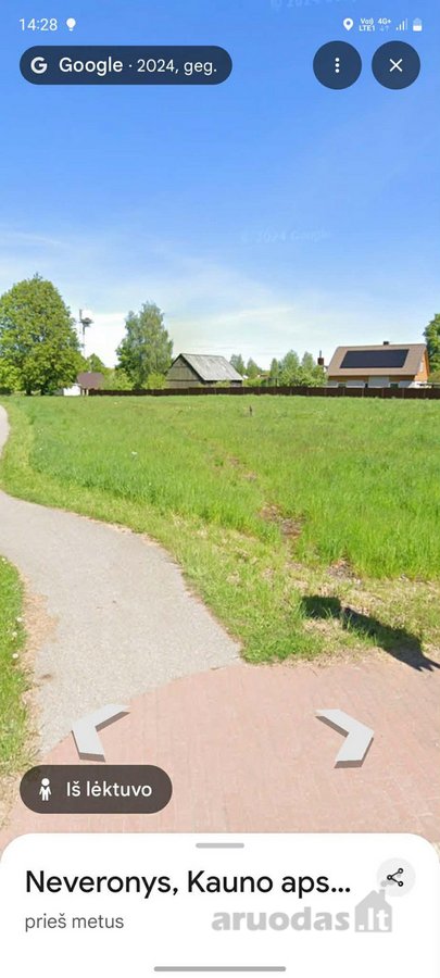 Sklypas dviejų gatvių sankirtoje,centrinėje