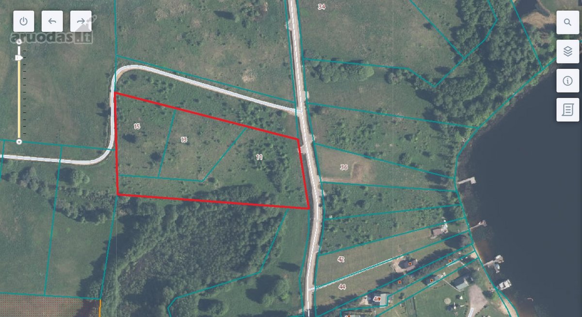 Parduodami trys besiribojantys sklypai Molėtų