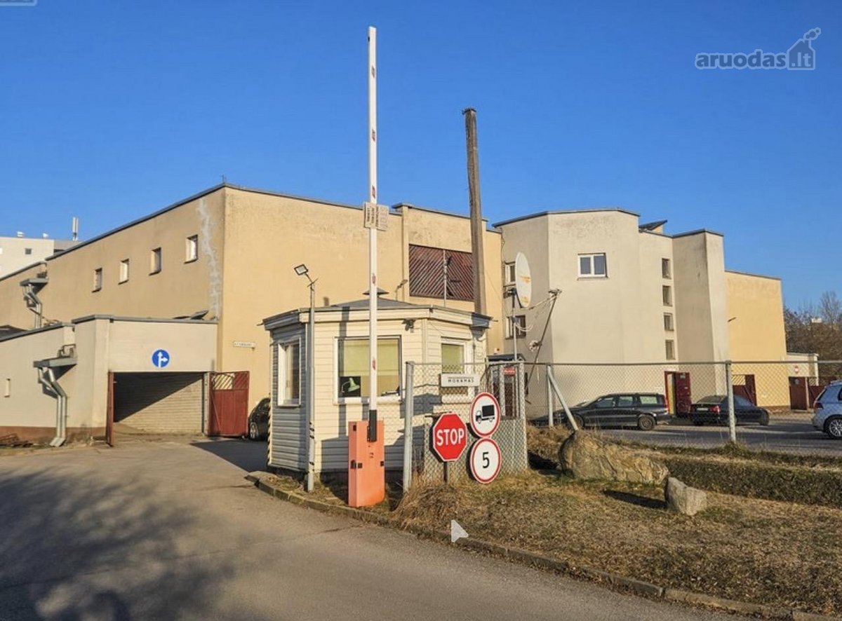 Parduodamas požeminis garažas daugiaaukščių