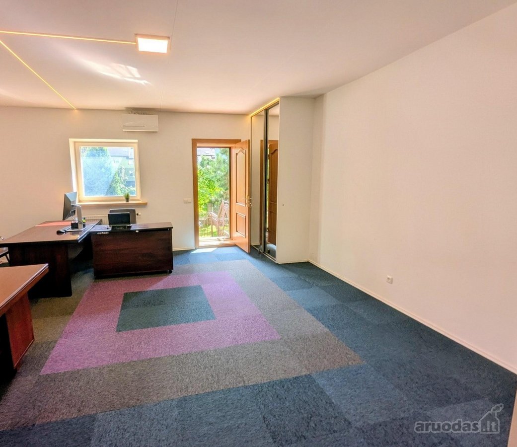 71 m² biuras su sandėliu ir privačiu kiemeliu