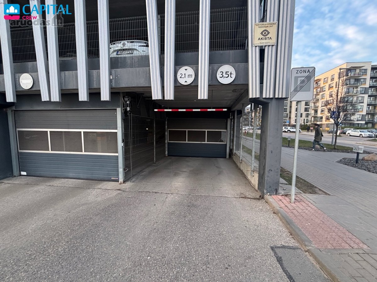 Parduodama parkavimo vieta daugiaaukštės