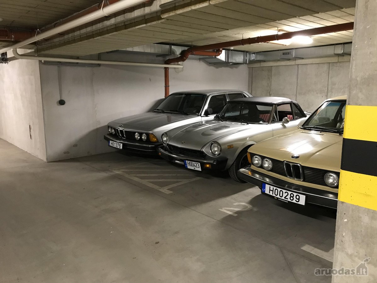 Parduodama plati dvieju automobiliu stovejimo - nuotraukos Nr. 3