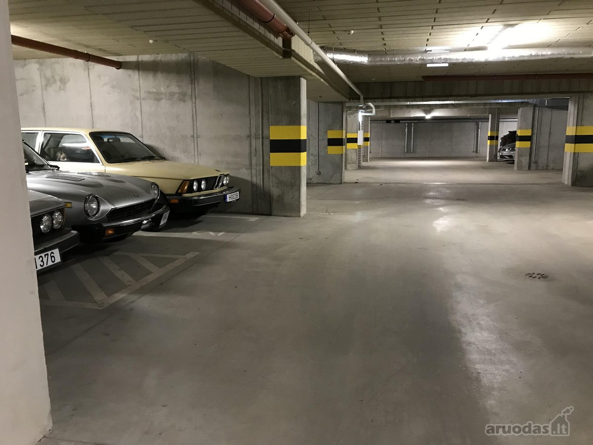 Parduodama plati dvieju automobiliu stovejimo - nuotraukos Nr. 5