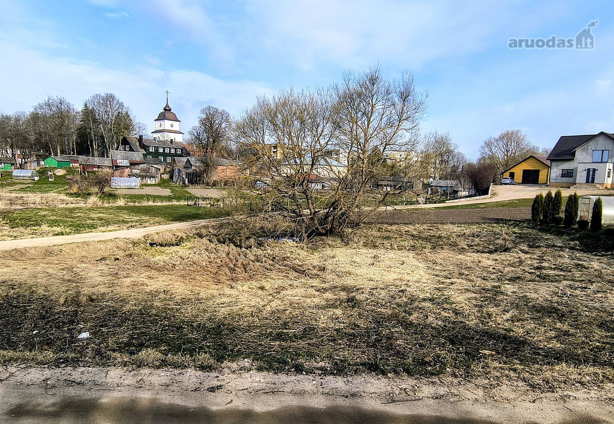 Šalia upės , nuo centro 350 m. 8 arai,