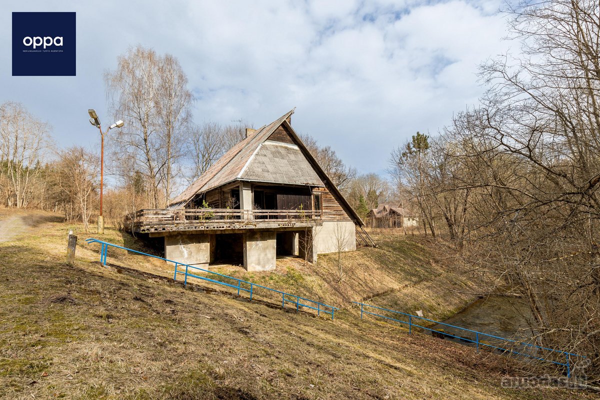 Parduodamas erdvus 2 aukštų rąstinis namas - nuotraukos Nr. 9