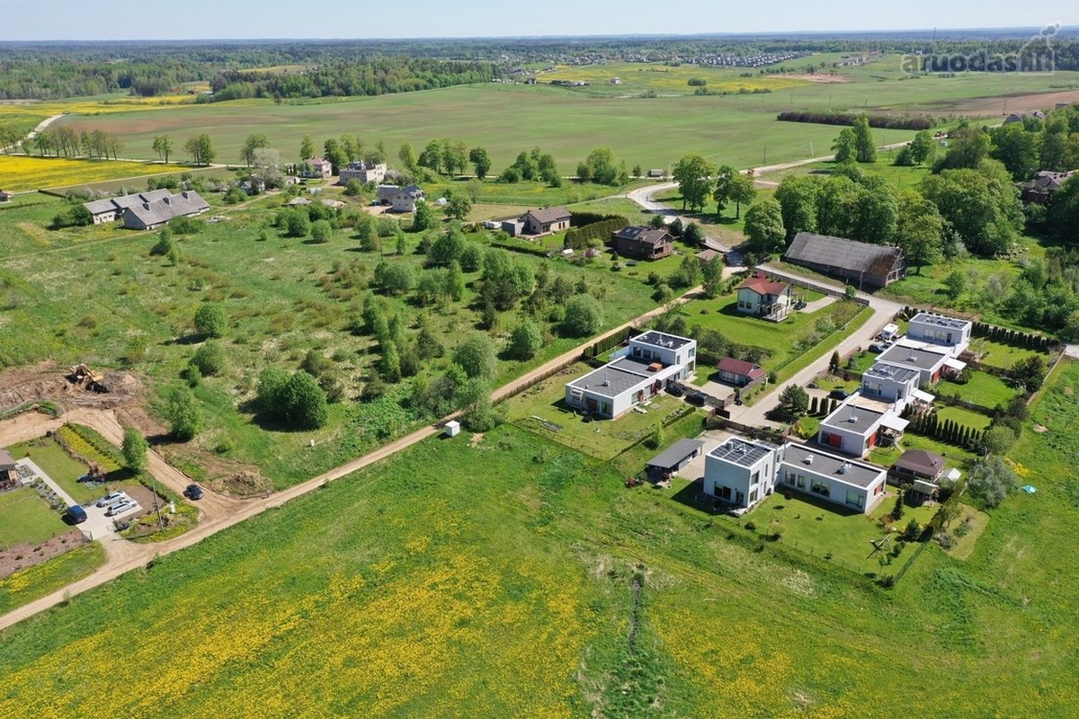 Parduodamas Keturių Namų Valdos Sklypų