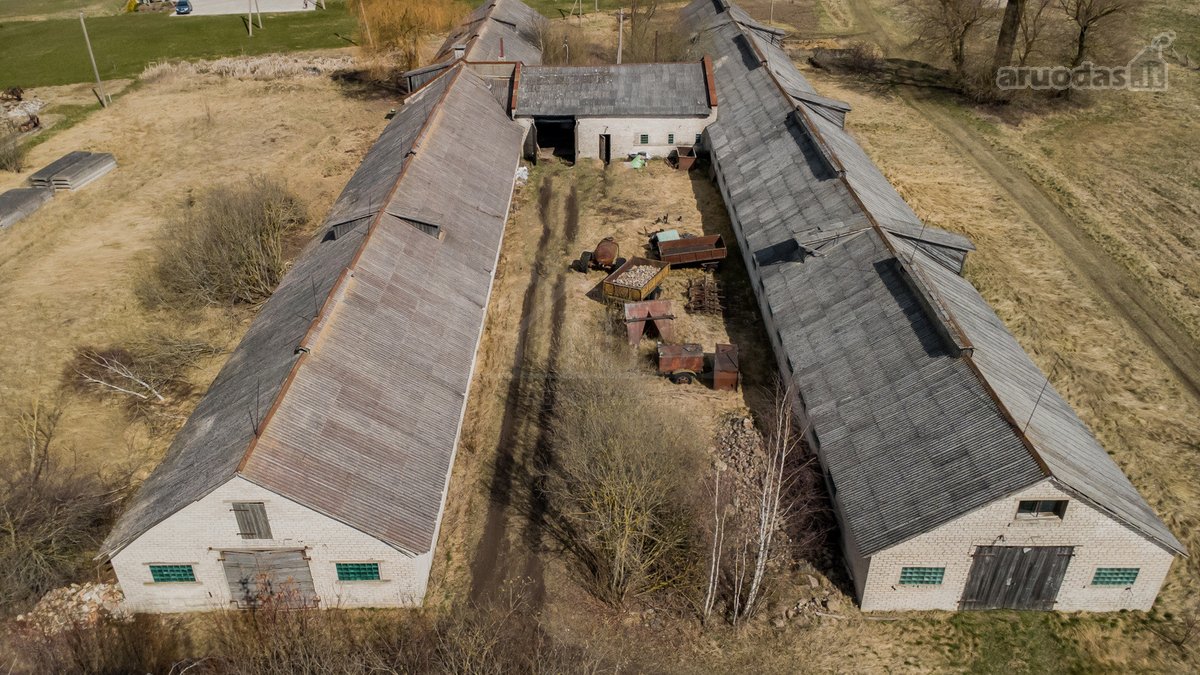 Parduodamos 1700 kv. m gamybos/sandėliavimo