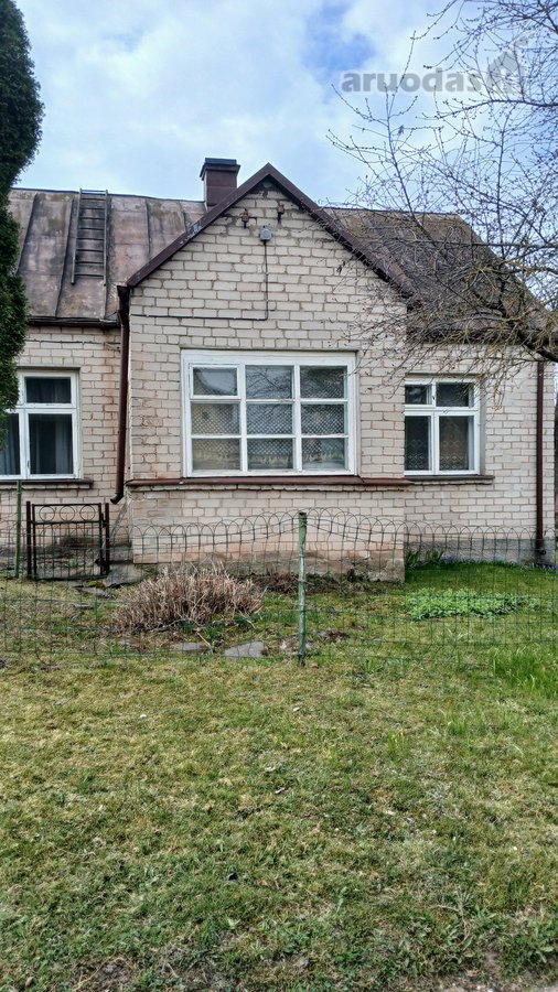 Namas yra tylioje, ramioje, minimalaus eismo