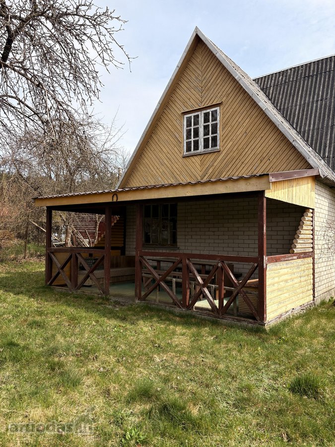 Parduodamas dviaukštis mūrinis sodo namelis