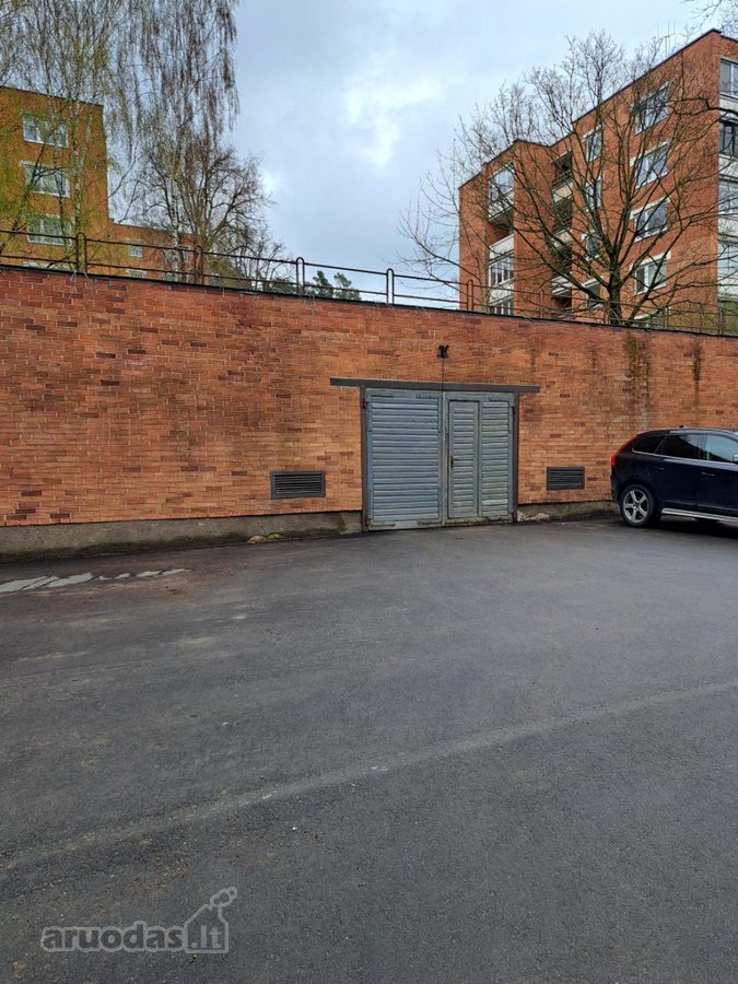 Parduodamas labai geros būklės garažas