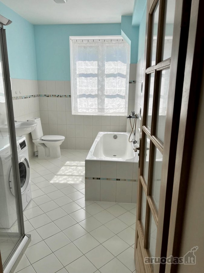 Parduodamas erdvus ir šviesus 3 kambarių - nuotraukos Nr. 10