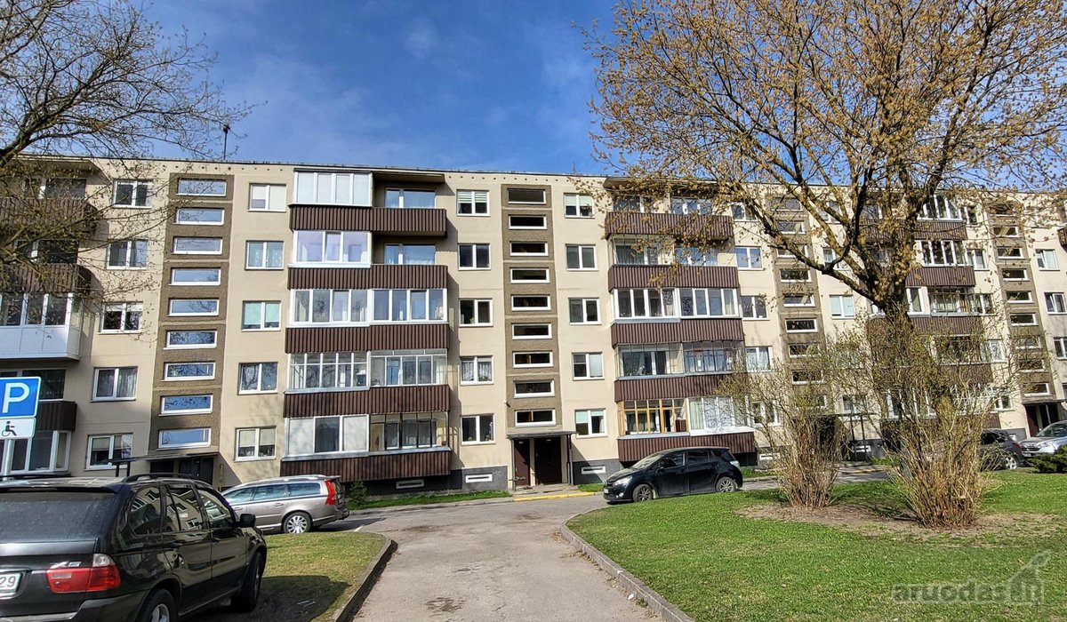 Parduodamas šviesus ir jaukus 3-jų kambarių